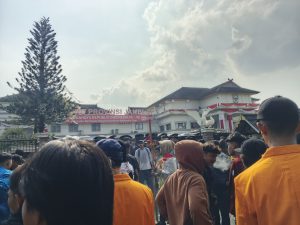 Berita Terkini!! Demo di DPRD Jambi Ricuh, Gedung Rusak Akibat Massa Lempari Gedung