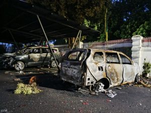 Aksi Aliansi Masyarakat Bersatu Rusuh, Mulai Dari Wartawan Jadi Sasaran Massa Hingga Penjarahan Terbuka