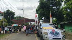 Demo Tolak Batubara PT SAS Lumpuhkan Akses Jalan Utama di Aur Kenali