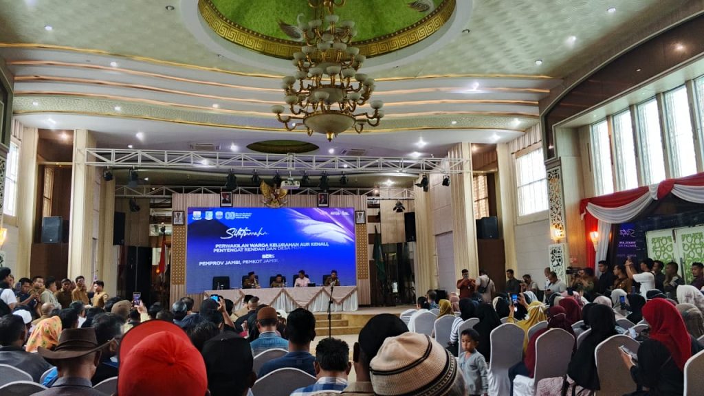 Gubernur Jambi Hentikan Sementara Aktivitas PT SAS Usai Audiensi dengan Warga