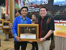 Aston Jambi Hotel & Conference Center menerima penghargaan “Penyerapan Tenaga Kerja Lokal Terbanyak” pada Investment Award Kota Jambi 2026 sebagai bentuk apresiasi atas kontribusinya terhadap pertumbuhan ekonomi daerah