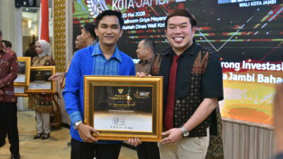 Aston Jambi Hotel & Conference Center menerima penghargaan “Penyerapan Tenaga Kerja Lokal Terbanyak” pada Investment Award Kota Jambi 2026 sebagai bentuk apresiasi atas kontribusinya terhadap pertumbuhan ekonomi daerah
