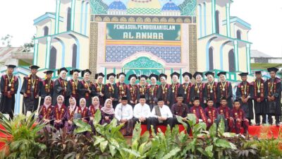 Gubernur Al Haris Doakan Santri Ponpes Al-Anwar Jadi Generasi Berakhlak Mulia dan Berprestasi