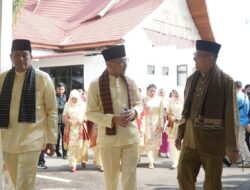 Kadis Kominfo Wakili Gubernur Jambi Hadiri Perhelatan Hoyak Tabuik di Pantai Gandoriah