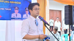 Pimpin Serah Terima Kegiatan Fisik Kampung Bahagia, Wawako Diza Ajak Warga Aktif Edukasikan Program ke Masyarakat