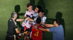 Drama Usai Final! Paredes Bentrok dengan Gavi dan Eric Garcia, Langsung Diusir Wasit