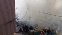 Asrama Polisi di Belakang Polda Jambi Terbakar, Delapan Unit Asrama Hangus Dilalap Api