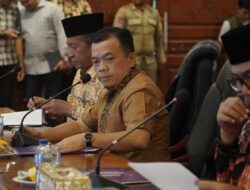 Gubernur Al Haris Pimpin Rapat Evaluasi Perkembangan Pelaksanaan Kegiatan Pembangunan Triwulan II TA 2026