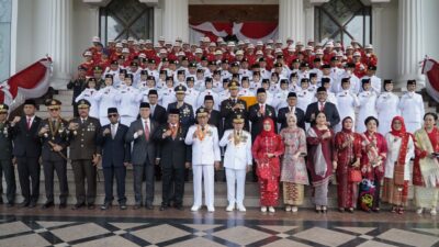 Pimpin Upacara HUT RI, Gubernur Al Haris Tegaskan Semangat Proklamasi Mengisi Kemerdekaan Bekerja untuk Indonesia