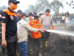Gubernur Al Haris Turun ke Sarolangun, Pastikan Karhutla Ditangani, Minta Waterbombing untuk Pendinginan