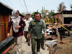 Gubernur Al Haris Datangi Korban Kebakaran di Lagan Tengah Tanjabtim, Bantu Biaya Pembangunan Rumah Warga