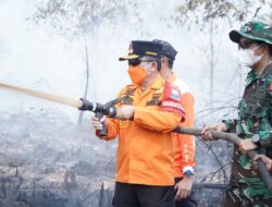 Kawasan Gambut Londerang Kembali Terbakar, Al Haris Turun ke Lokasi dan Uji Zat Pemadam Api Gambut