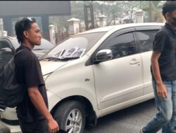 Massa Aliansi Sempat Blokade Jalan Gubernur Jambi, Protes Lambannya Penanganan Kabut Asap