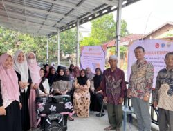 Cegah Kecanduan Gadget pada Anak Usia Dini, Dosen Prodi BK FKIP UNJA Latih Ibu-Ibu di RT 03 Wijaya Pura Manfaatkan Google Family Link