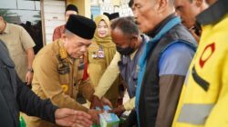Peduli Dampak Karhutla, Gubernur Al Haris Serahkan 200 Paket Sembako dan Masker di Bungo